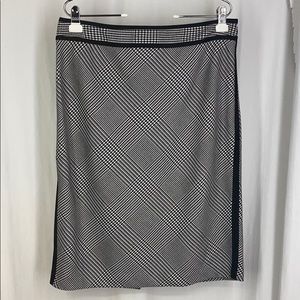 WHBM 14 Houndstooth Straight Skirt Black White